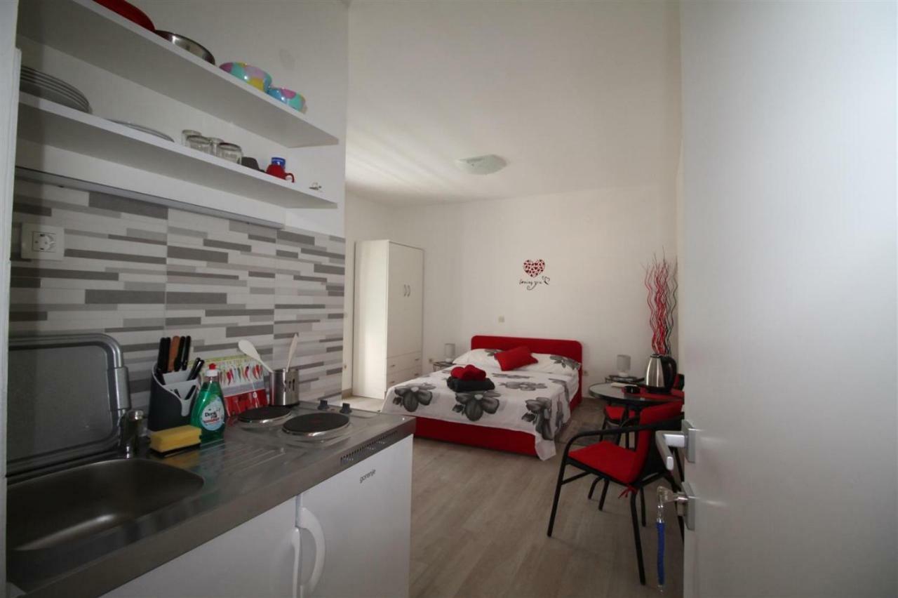 Private Accommodation Carevic دوبروفينك المظهر الخارجي الصورة