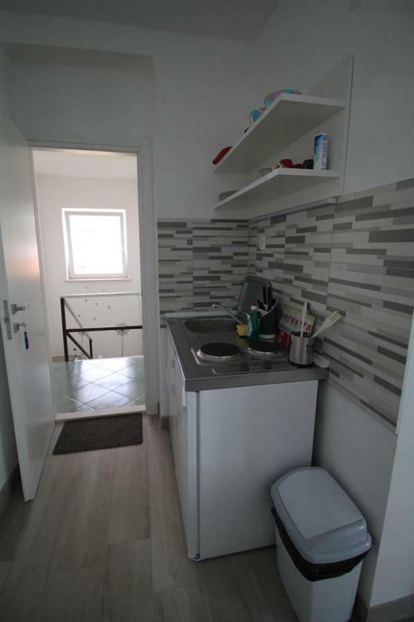 Private Accommodation Carevic دوبروفينك المظهر الخارجي الصورة