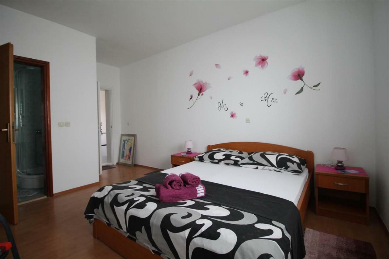 Private Accommodation Carevic دوبروفينك المظهر الخارجي الصورة