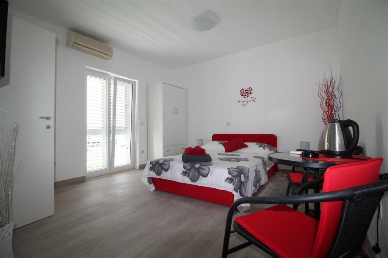 Private Accommodation Carevic دوبروفينك المظهر الخارجي الصورة