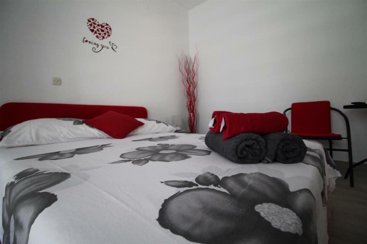 Private Accommodation Carevic دوبروفينك المظهر الخارجي الصورة